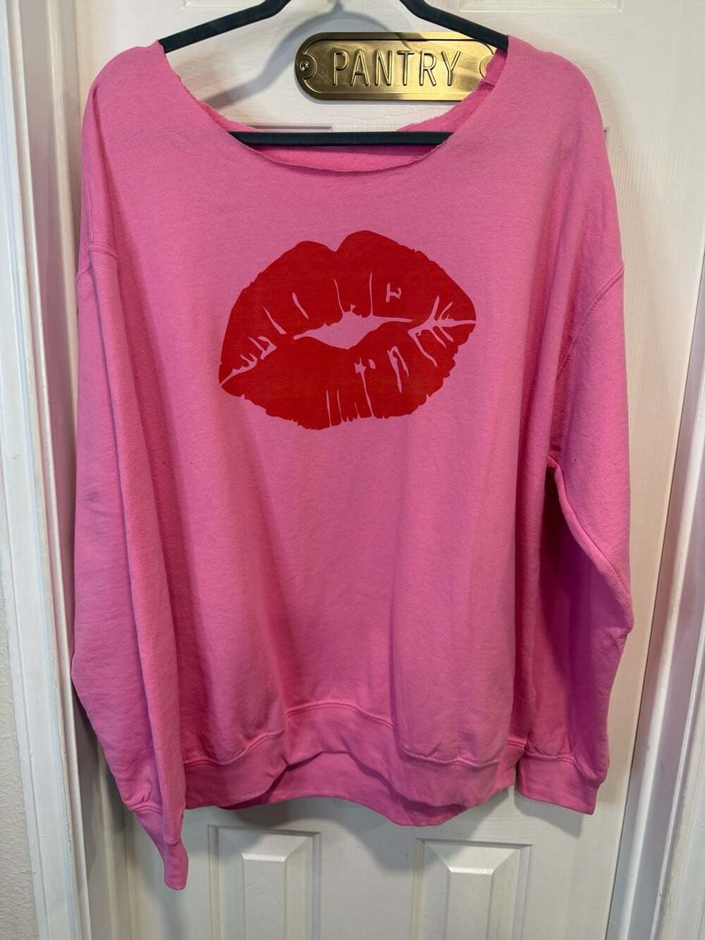 The Mint Pink Red Lips Graphic Sweatshirt Women’s Large Oversized Pullover